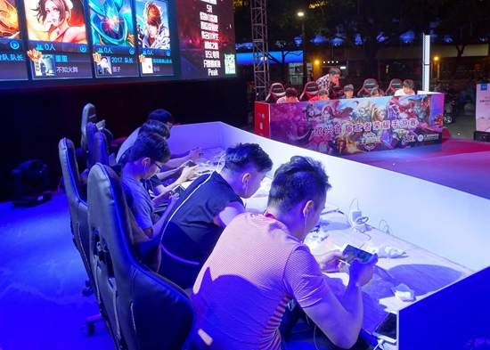 S赛入围赛综述：RNG憾负，FNC、MAD皆以2-0的战绩暂列小组第一