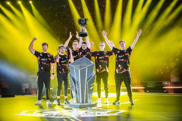 Bilibili Gaming 发布了与 LNG Esports 的比赛 VLOG：祝大家新年快乐！